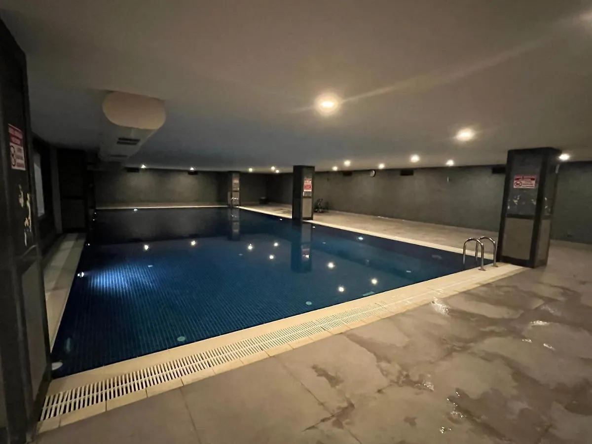 Luxury Residence With Pool In The Center Of 이스탄불
