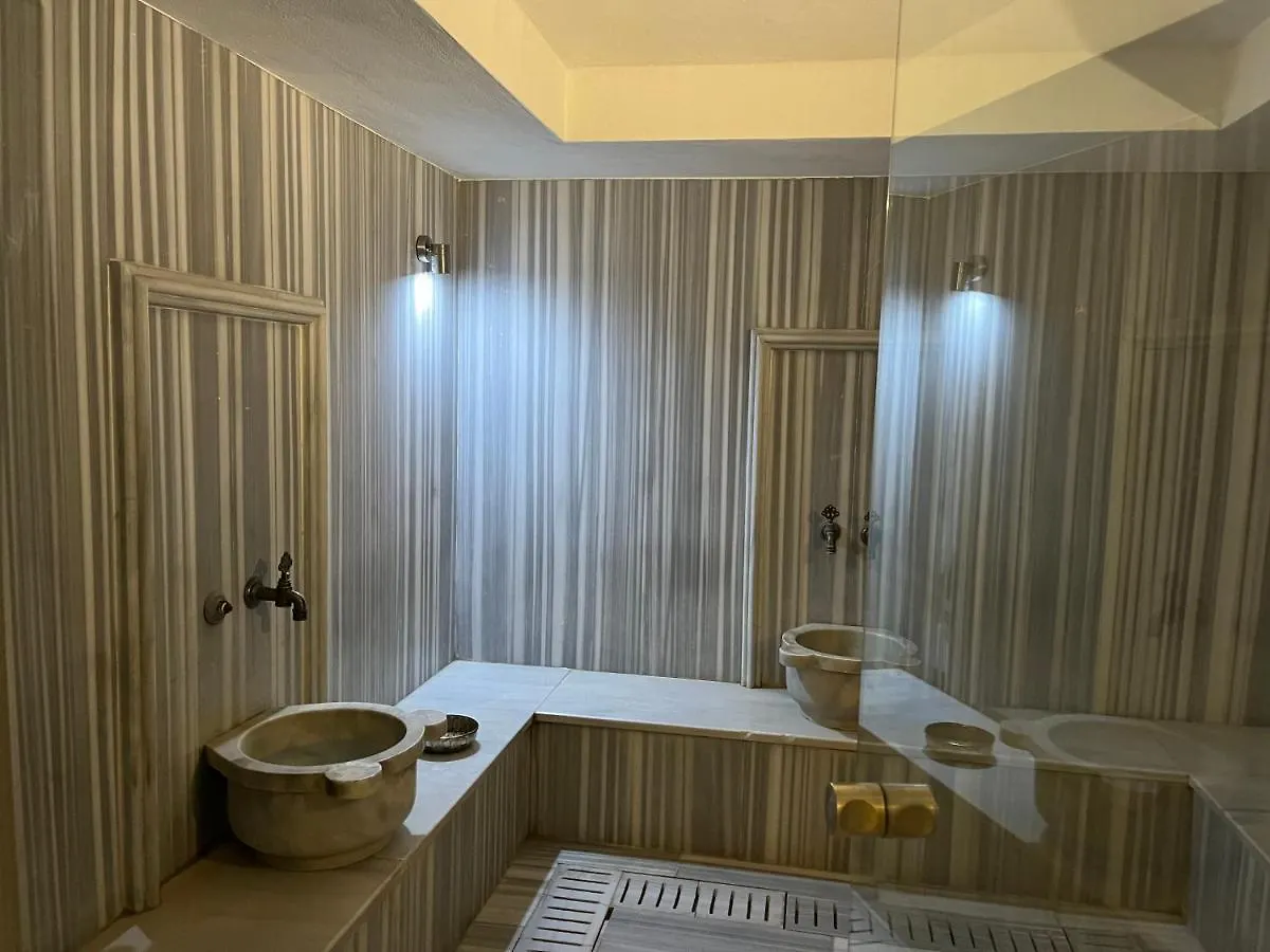 Luxury Residence With Pool In The Center Of 이스탄불